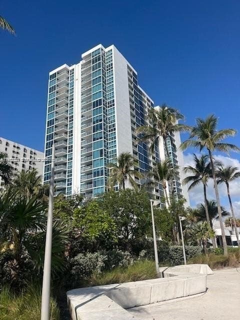 2655 Collins Ave Apt 1106, Miami Beach