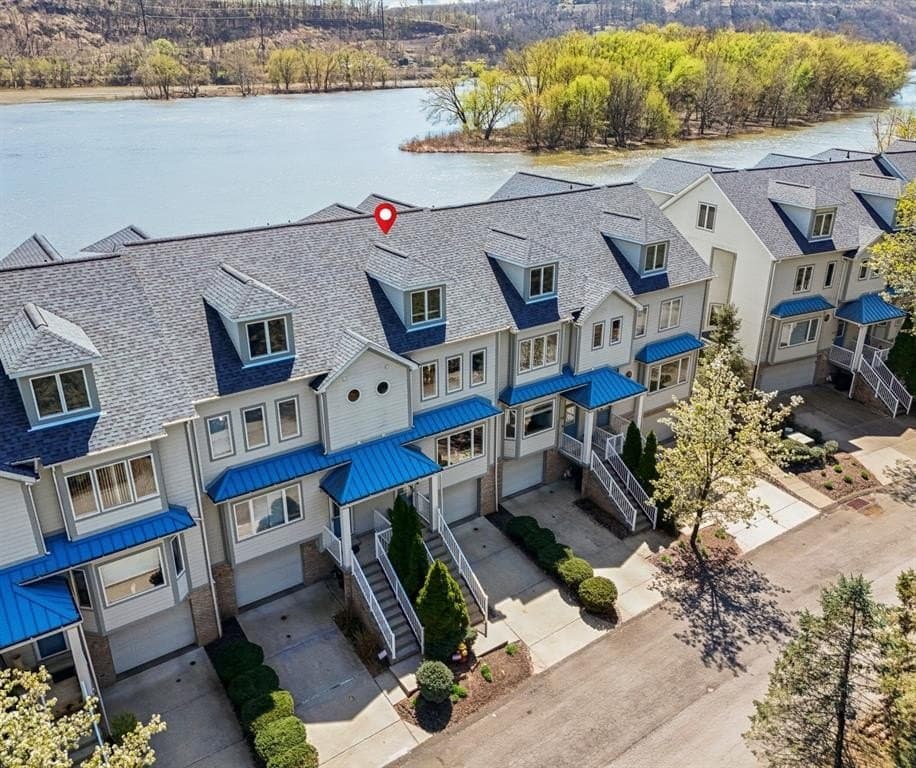 114 Saint Charles Ct, Pittsburgh