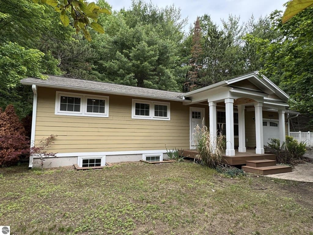 6393 Center Rd, Traverse City