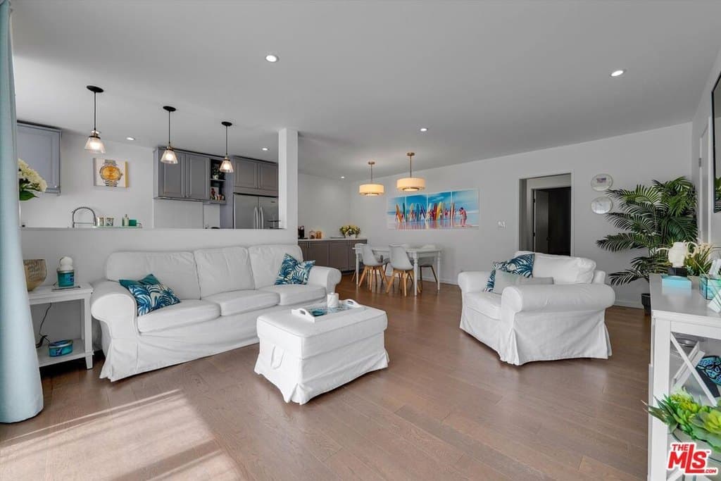 1233 N Laurel Ave Apt 114, West Hollywood