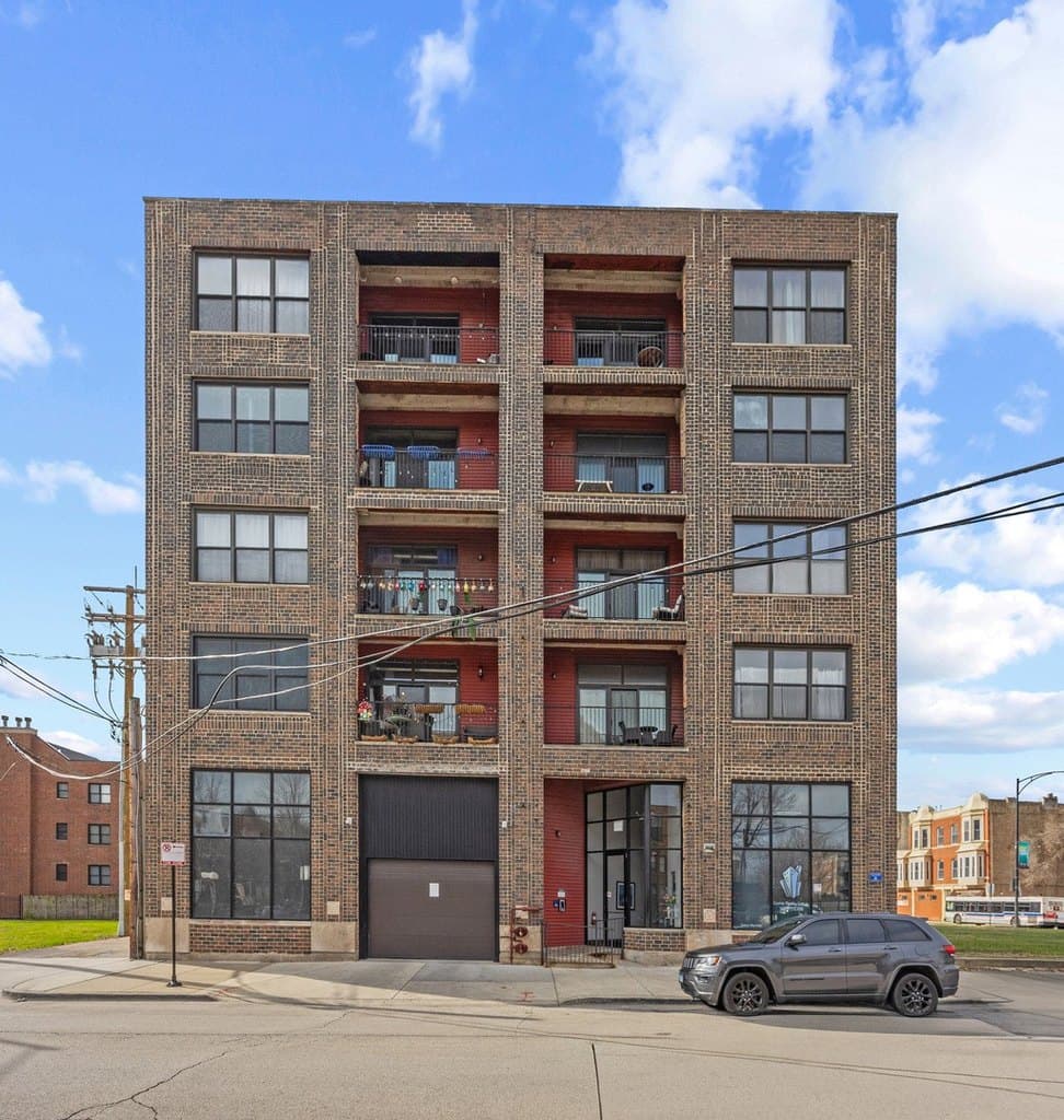 809 E 40th St Unit 4-3