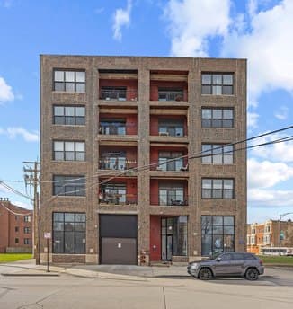 809 E 40th St Unit 4-3