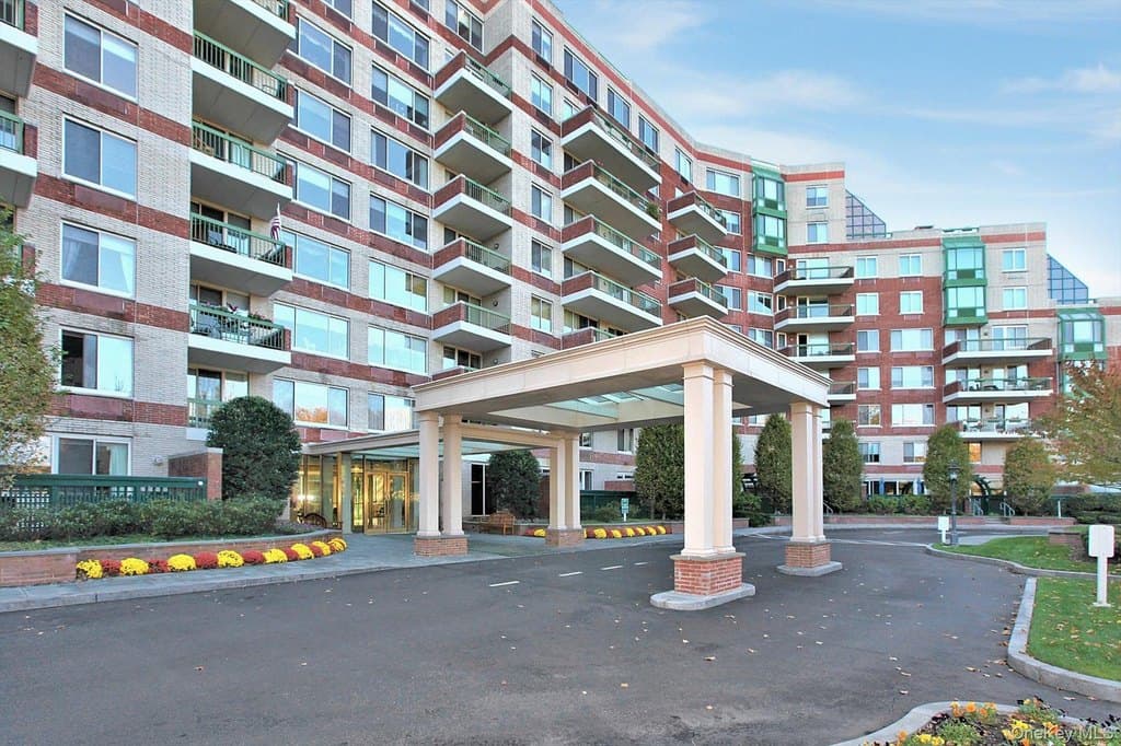 100 Hilton Ave Unit M3, Garden City