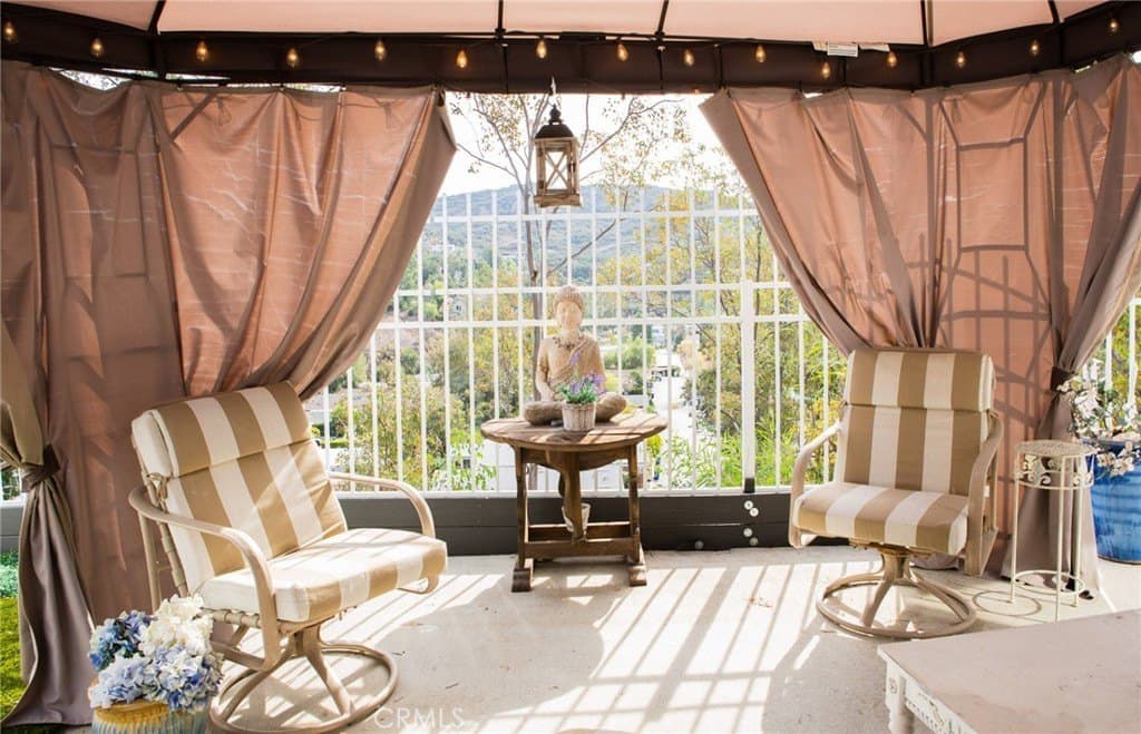 23777 Mulholland Hwy Spc 73, Calabasas