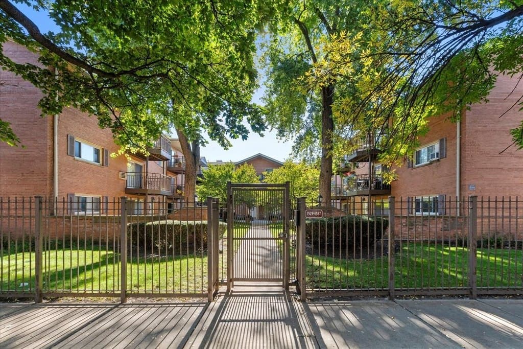 1537 W Farwell Ave Apt 1N