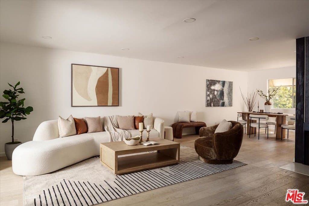 9761 Via Pavia, Burbank