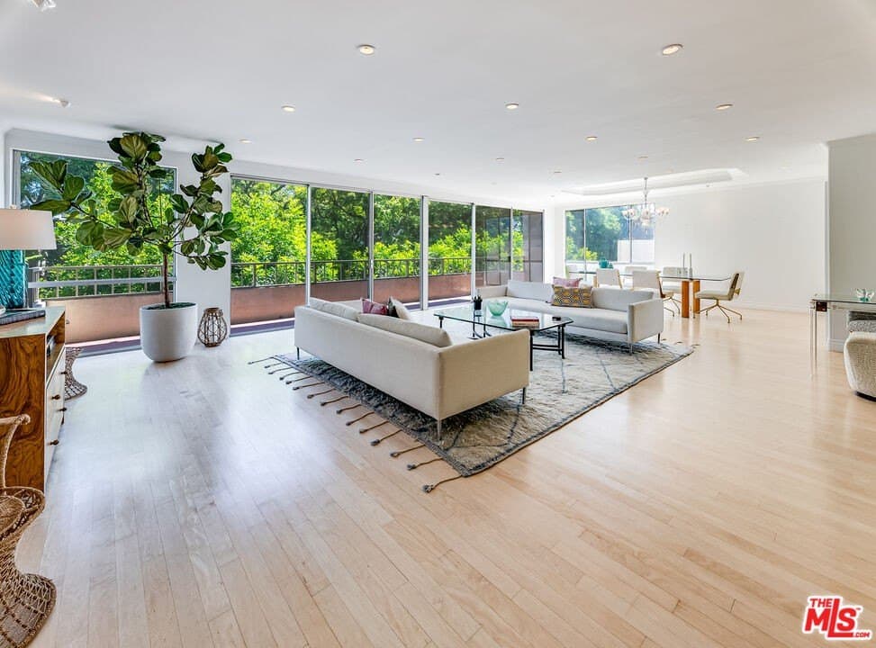 339 N Palm Dr Apt 202, Beverly Hills