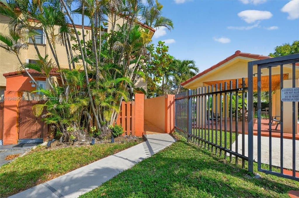 9937 NW 9th St Cir Unit 13-19