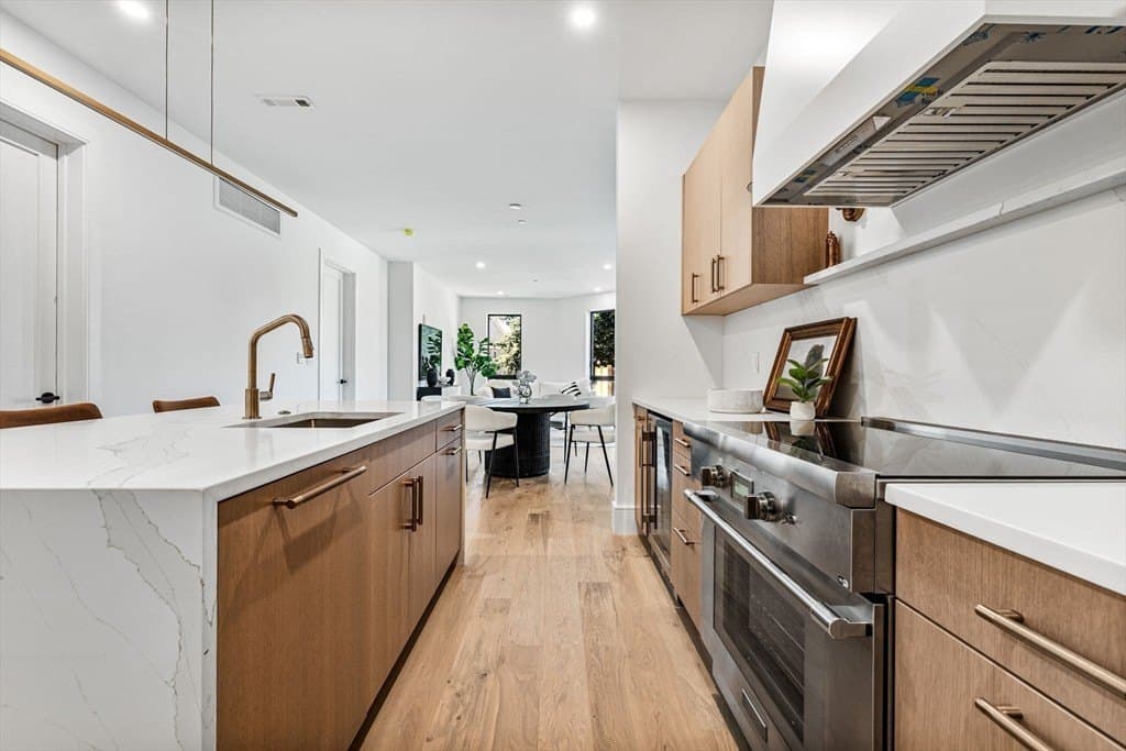 1114 Beacon St Unit 207, Newton