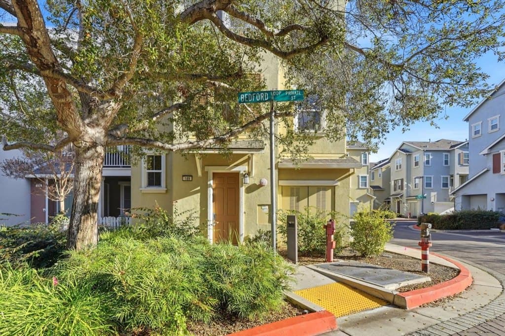 189 Bedford Loop, Mountain View