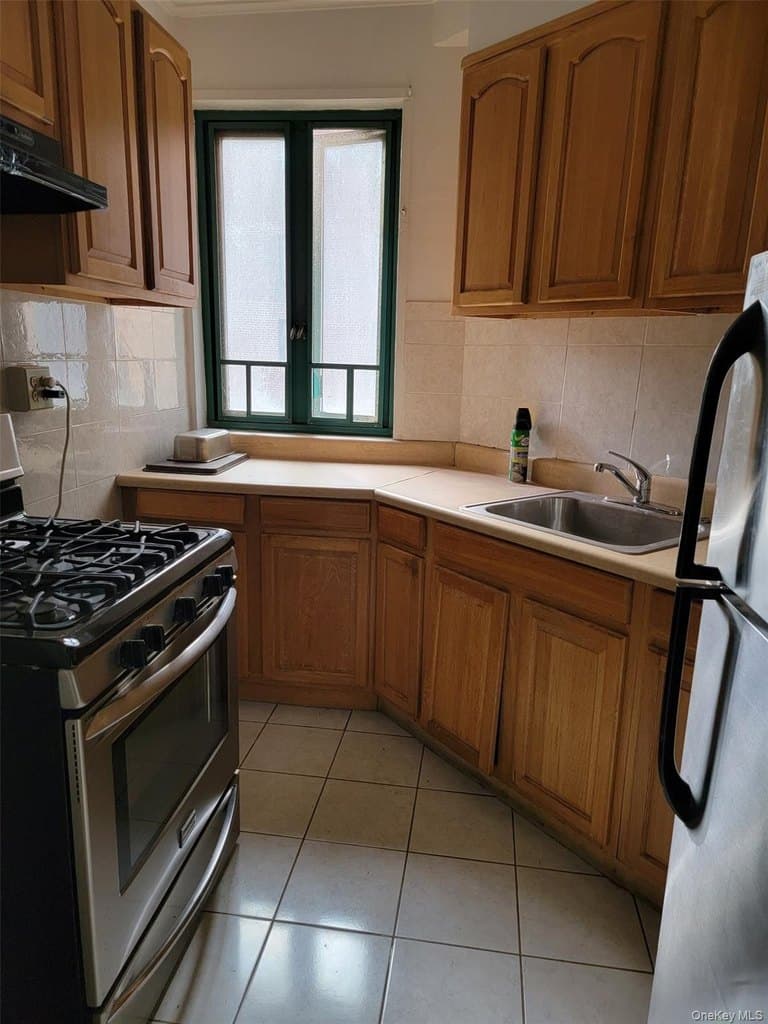 2220 E Tremont Ave Apt 4E, Bronx