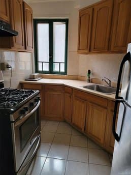 2220 E Tremont Ave Apt 4E