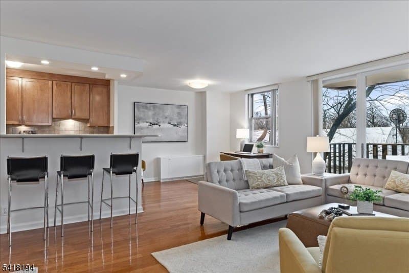 530 Valley Rd Apt 3L, Montclair