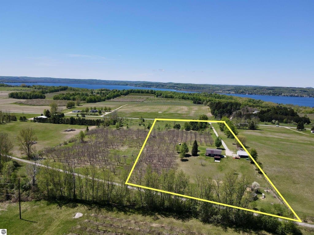 7825 S Lake Leelanau Dr