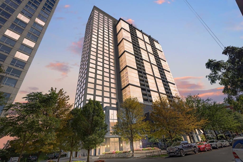 1901 S Calumet Ave Unit 2205