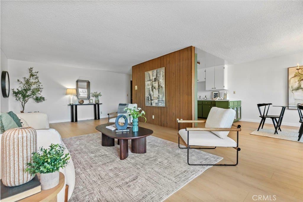 320 E Stocker St Apt 208, Glendale