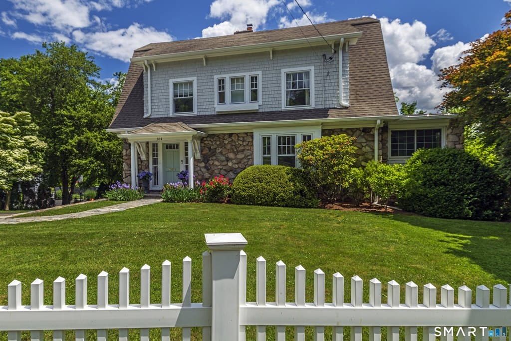 304 Main St, New Canaan