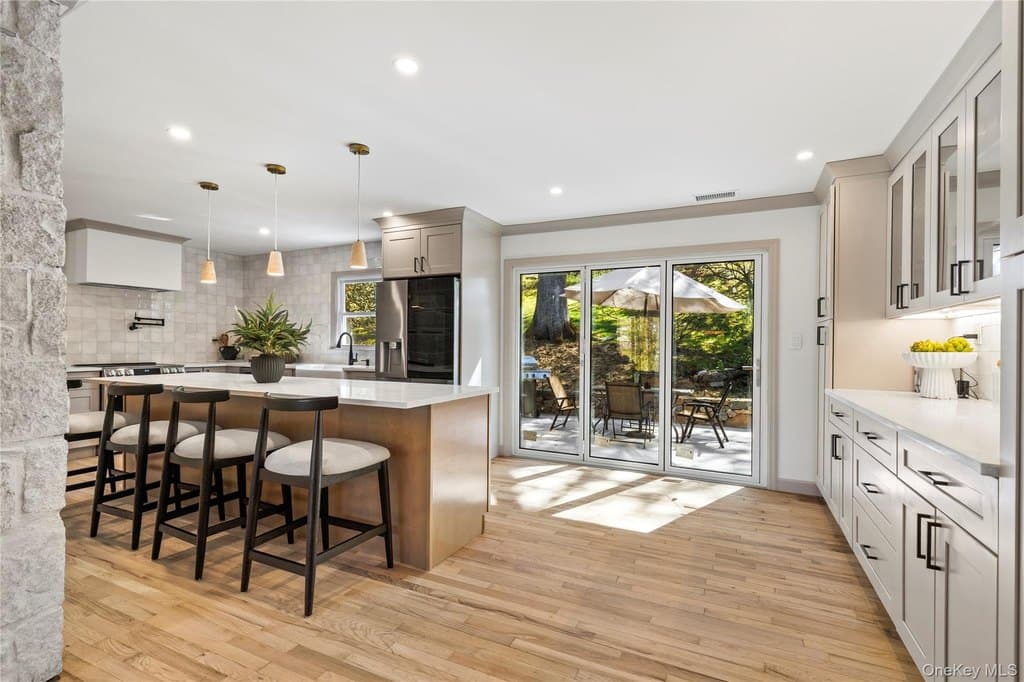816 Hardscrabble Rd, Chappaqua