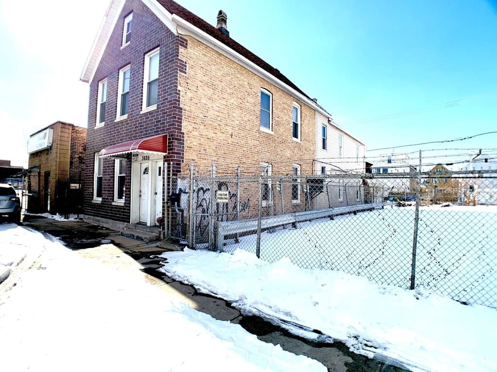 3626 S Ashland Ave