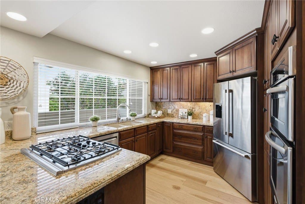 19281 Meadowood Cir, Huntington Beach