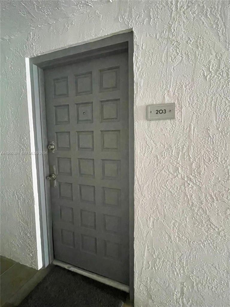 700 NE 63rd St Apt D203