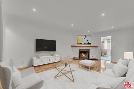 15457 Moorpark St Apt 3