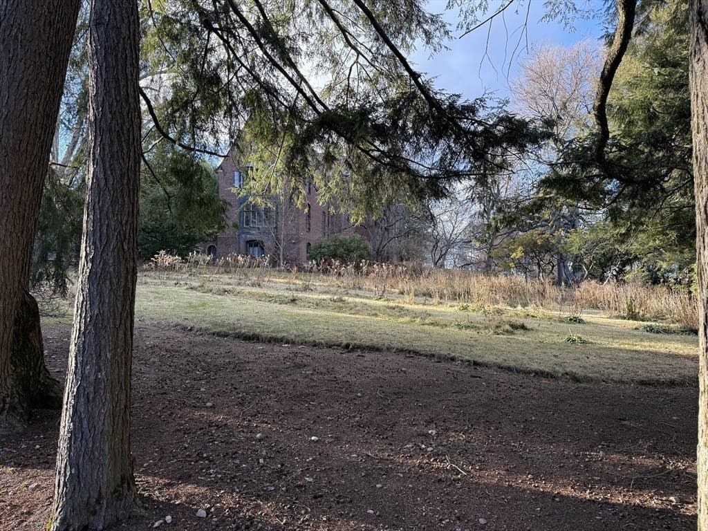 Metacomet Rd, Newton