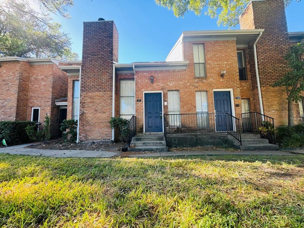 3200 S Gessner Rd Apt 204, Houston