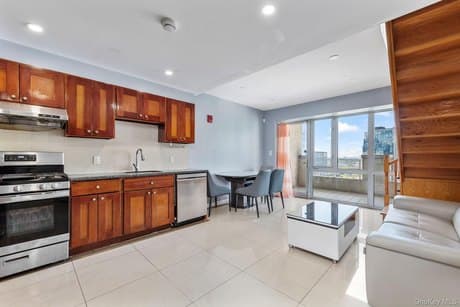 37-20 Prince St Ph A