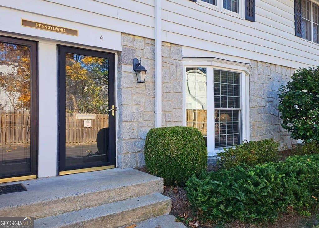 136 Peachtree Memorial Dr NW Apt PA4