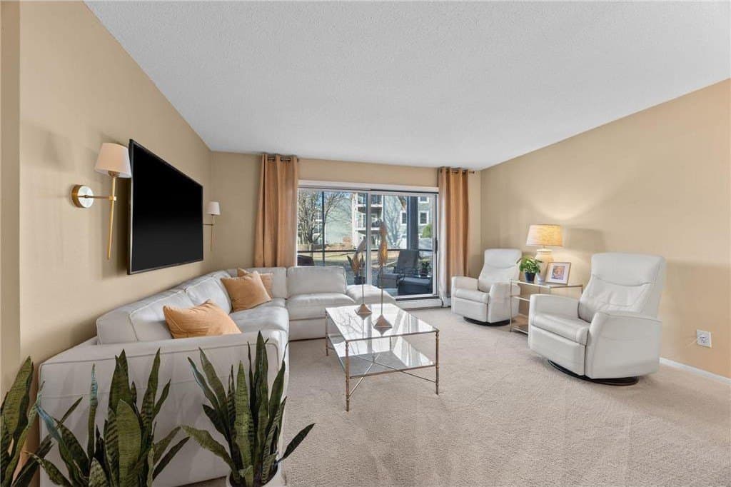 3000 Saint Albans Mill Rd Apt 111, Minnetonka