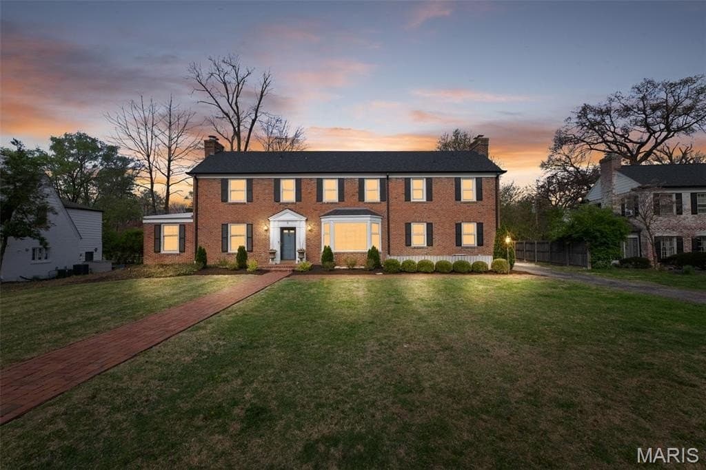 6 Willow Hill Rd, Ladue