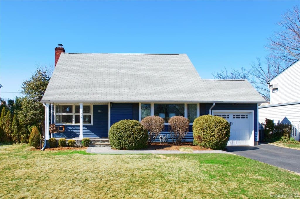 175 Meadow St, Garden City