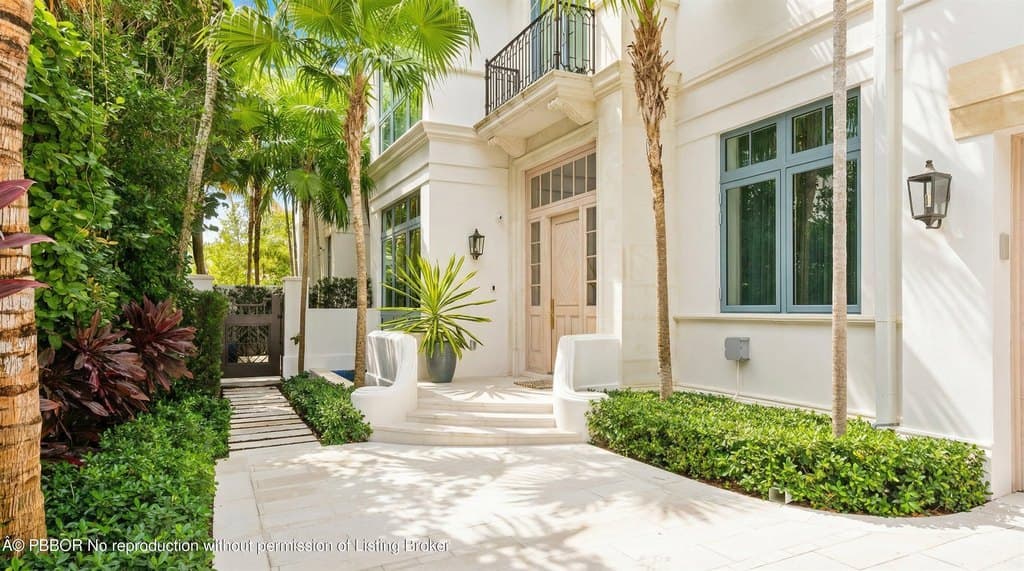 218 Brazilian Ave, Palm Beach