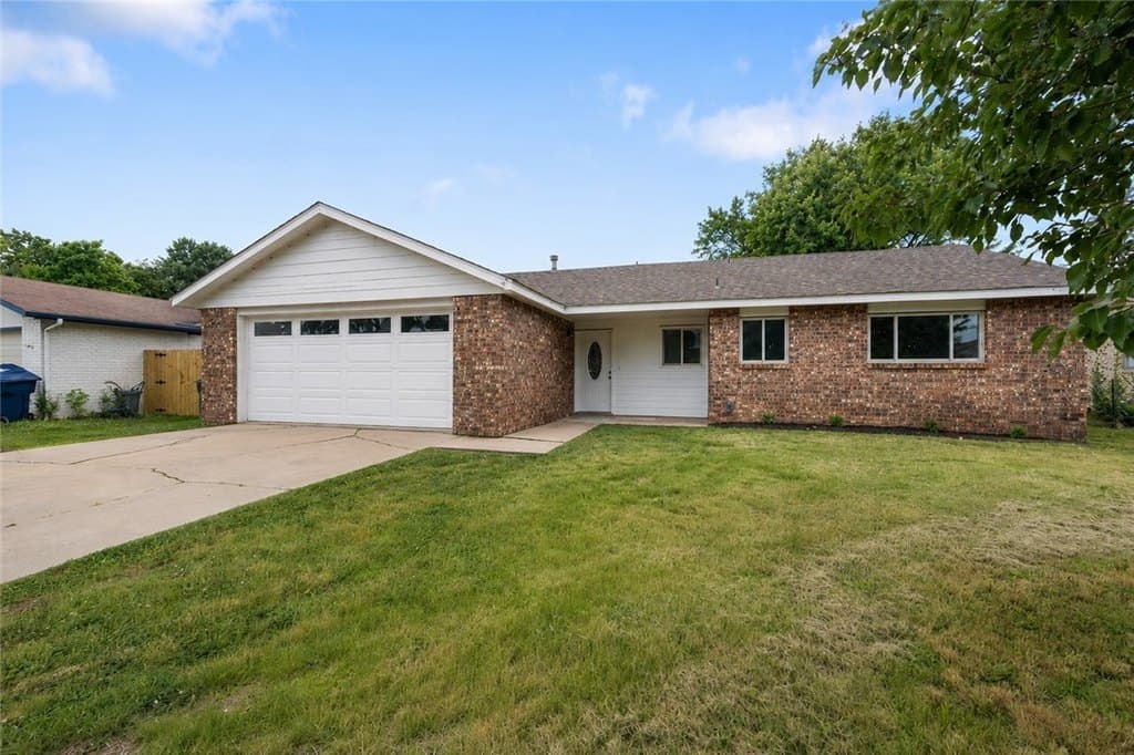 1306 Rolling Oaks Dr, Rogers