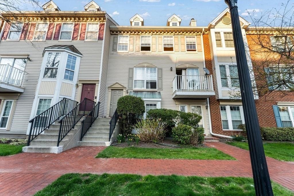 15 Cedar St, Jersey City