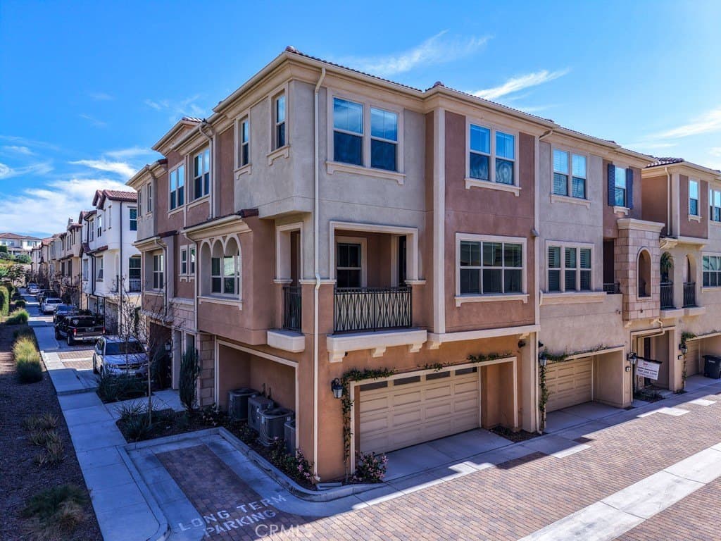 608 White Oaks, Lake Forest