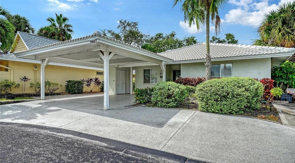 1345 Moonmist Dr Unit T6, Sarasota