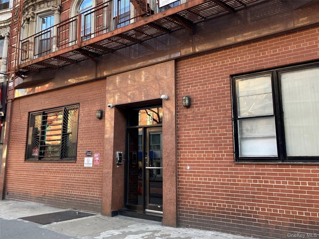 234 E 14th St Apt 1B, New York