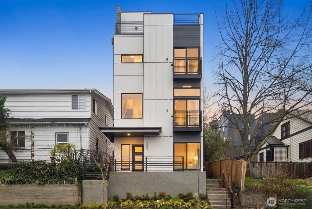 4559 34th Ave S, Seattle