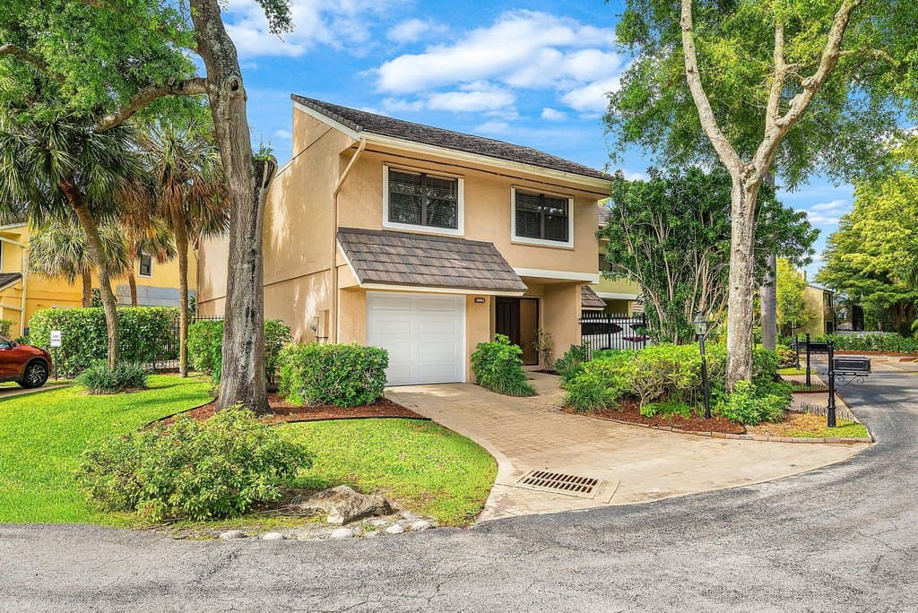 5664 Santiago Cir, Boca Raton