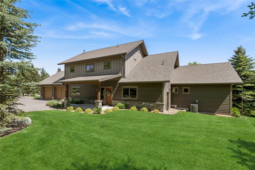310 Fairway Dr, Whitefish