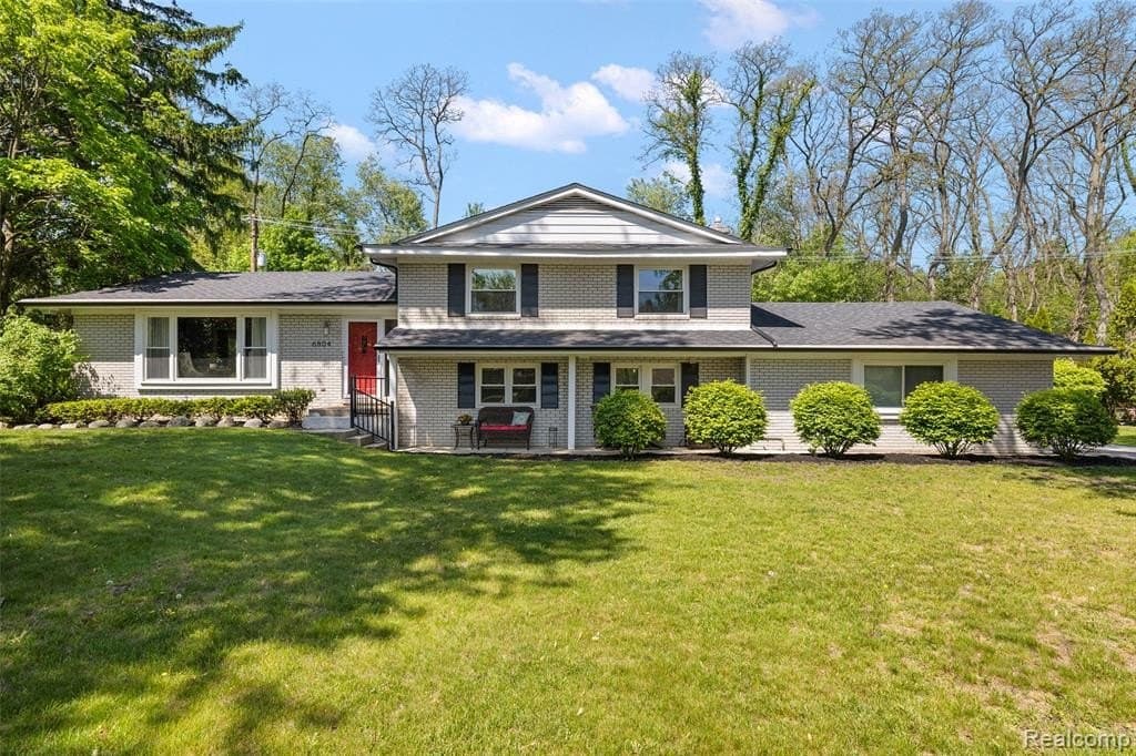 6804 Spruce Dr, Bloomfield Hills