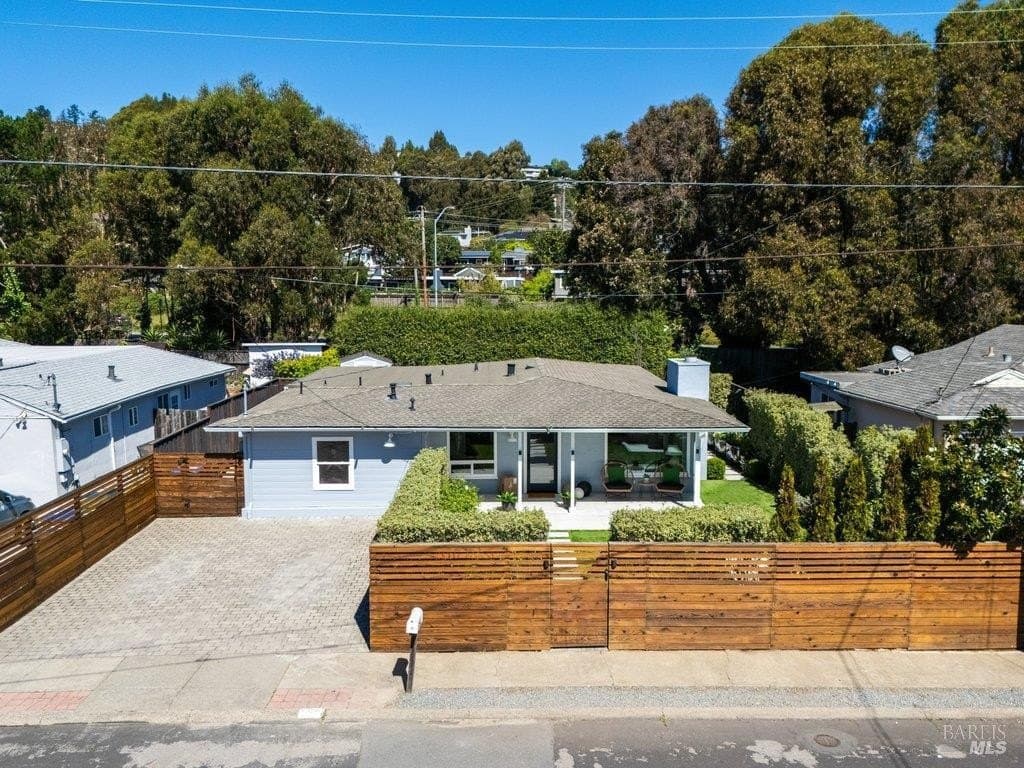 17 Strawberry Cir, Mill Valley