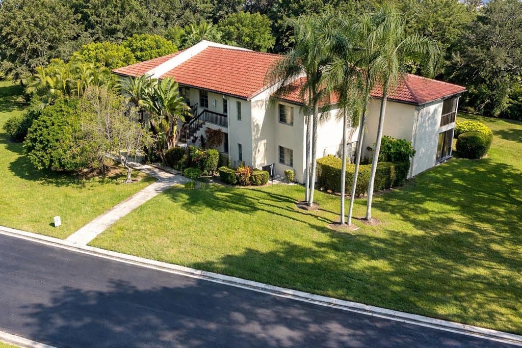 8305 Casa Del Lago Unit E, Boca Raton