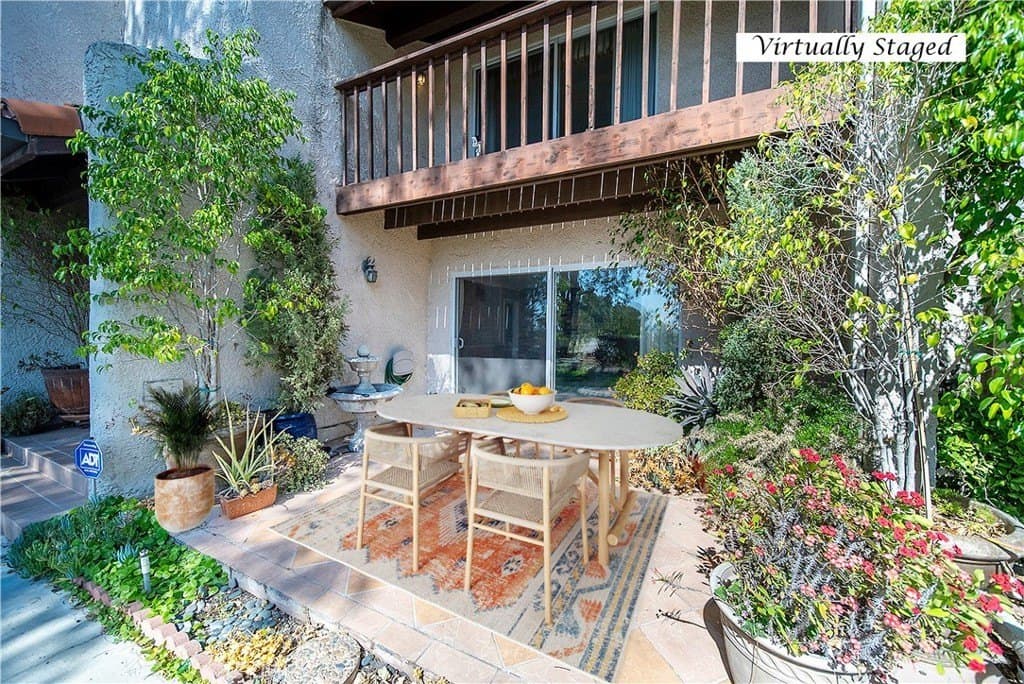 9512 Via Venezia, Burbank