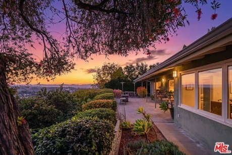 3823 Cody Rd