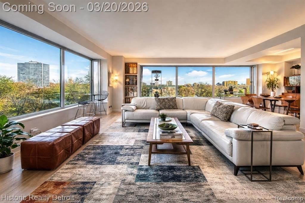 1300 E Lafayette St Apt 307, Detroit