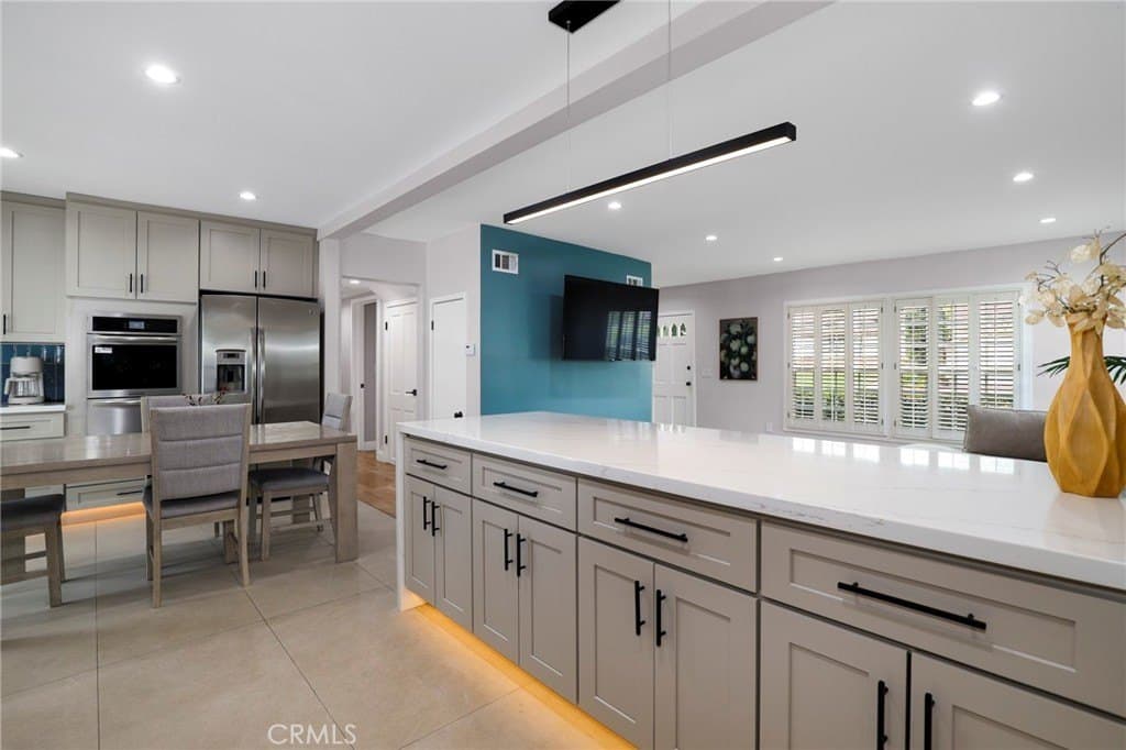 16842 Liggett St, Los Angeles