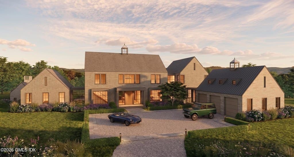 532 Round Hill Rd, Greenwich